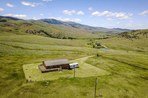 Harrison Casa | Secluded Cabin Rental for a Peaceful Vacation in Montana