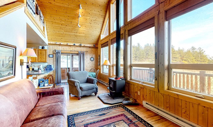 Florissant Casa | Secluded Cabin w/ a Private Hot Tub, Wood Stove, Washer/Dryer, & Amazing Views