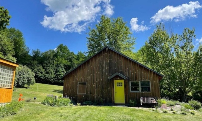 Fleischmanns Casa | Secluded Cabin w/ Chefs Kitchen & New Hot Tub!