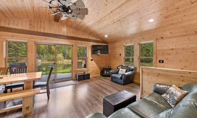Whitefish Cabina | Secluded cabin with your own pond. Waterfront steps away. 30min to ski big mtn