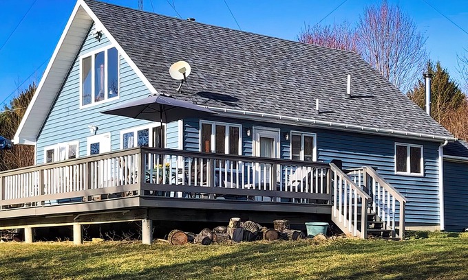 Summit Chalet De Esquí | Secluded Chalet in the Northern Catskills with FIBER Internet and EV hookup