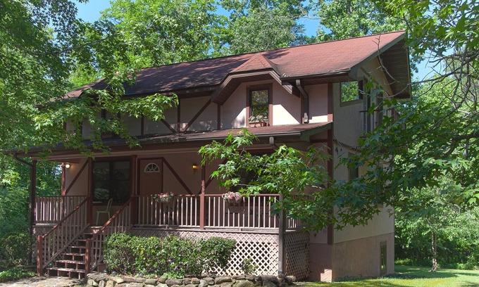 Columbus Casa | Secluded Chalet - Pet Friendly