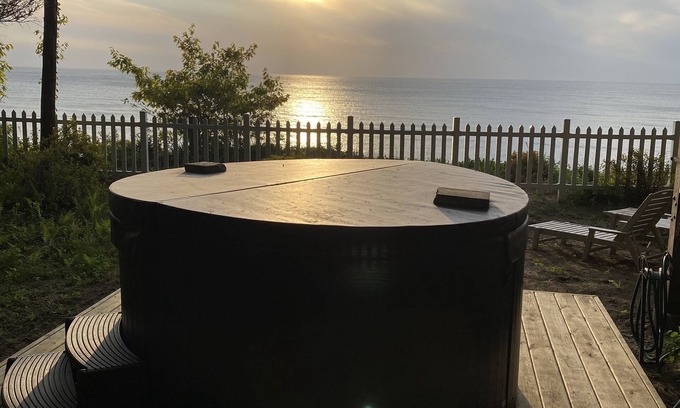 South Haven Casa | Secluded Charm on the Bluff: Sunset Views, Hot Tub & Stunning Lake Scenery!