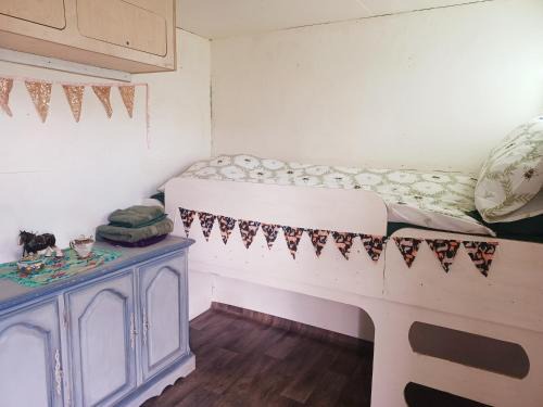 Welcombe Casa | Secluded converted horsebox Retreat in Welcombe