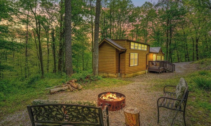 Carbon Hill Cabaña | Secluded cottage 3 miles from Old Man's Cave