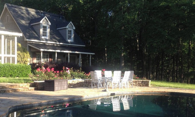 Milton Cabaña | Secluded Cottage on Horse Farm, Close to Dntn Alpha, Windward, Wifi AC