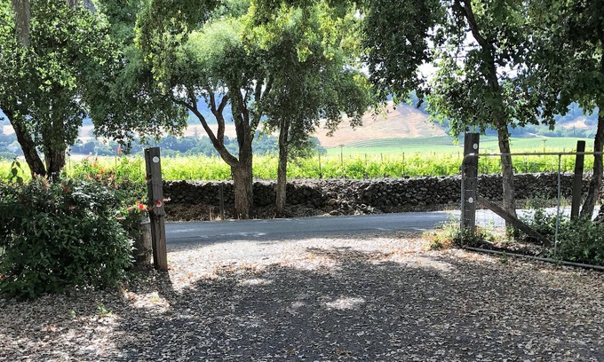 El Verano Cabaña | Cottage aislada, con vista a viñedos, para seis personas, gran ubicación!