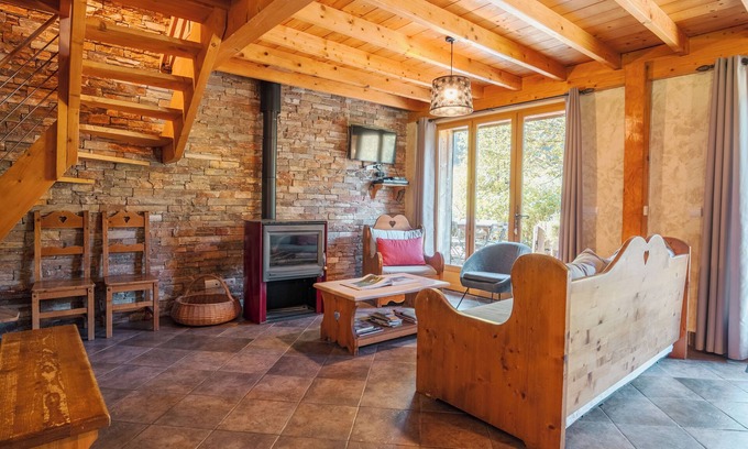 La Compote Chalet De Esquí | Secluded cottages suitable for Birthdays or Relaxation with Spa, Stove, Garden