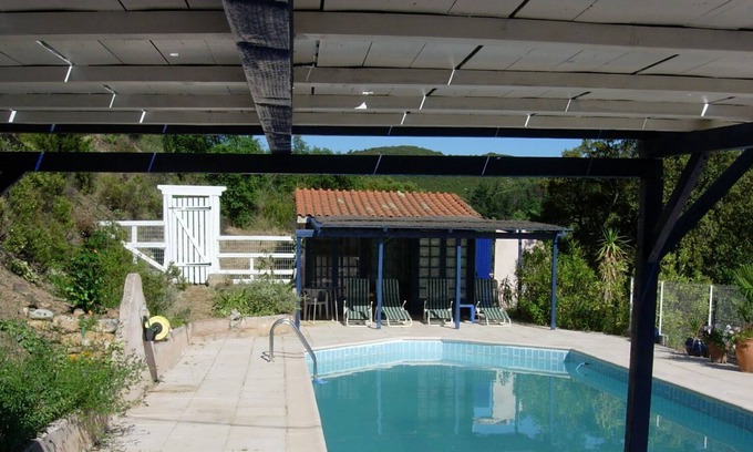 Montauriol Villa | Villa aislada para 4 personas con piscina y fantásticas vistas descuento a finales de agosto