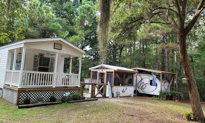Edisto Island Cabaña | Secluded Cozy Cottage on 5 acres 10 minutes from Edisto Beach SC