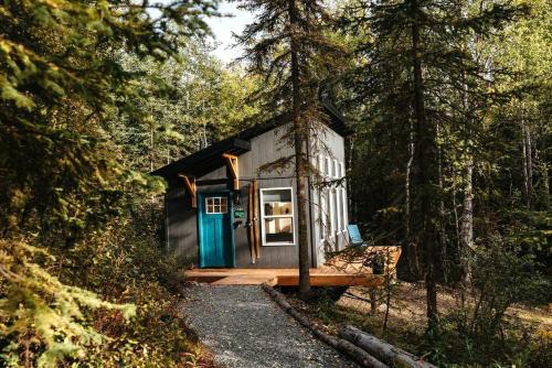Chugiak Casa | Secluded Cozy Wooden Cabin in Anchorage, Alaska