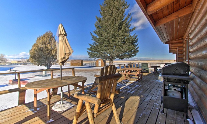 Dillon Casa | Dillon Log Home w / Hot Tub- Por Beaverhead y senderismo!