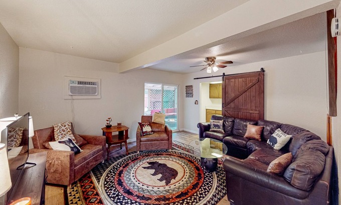 Greater Sacramento Casa | Secluded dog-friendly house close to American River with firepit, grill, W/D, AC