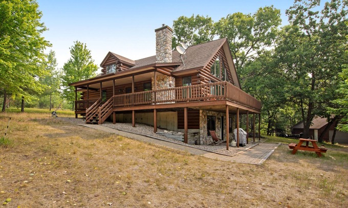 Friendship Cabina | Secluded, dog-friendly home with tree-lined view, firepit, fireplace, & deck