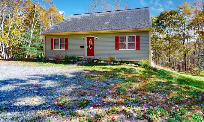 Boothbay Casa | Secluded, dog-friendly home with deck, grill, & high-speed WiFi - quiet location