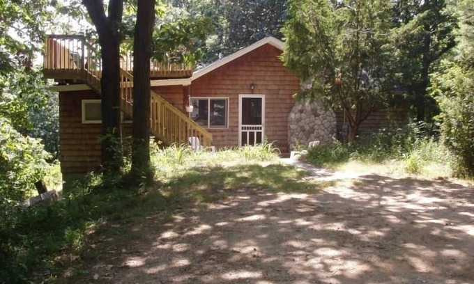 Covert Cabaña | Casa aislada de dunas con playa privada del lago Mich + 150 acres de bosque + perros OK