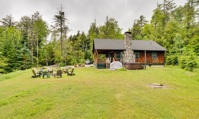 Tannersville Cabina | Secluded Elka Park Cabin: Hot Tub & Fire Pit!