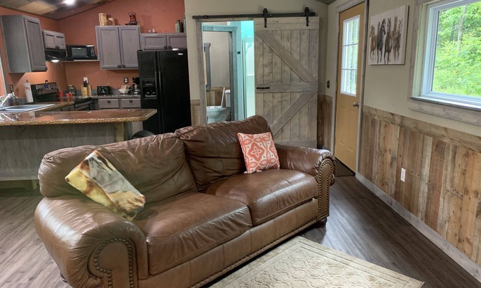 Eminence Cabina | Secluded Eminence Ranch House Cabin in the Ozarks