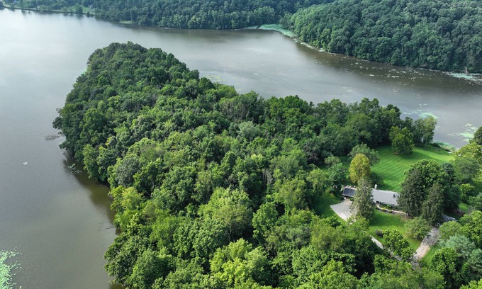 Logan Casa | Secluded & Fancy Lake House. Free kayaks & canoe!