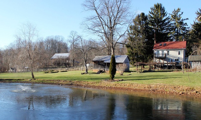 Smithsburg Casa | PLEASANT VALLEY ACRES HISTORIC FARMHOUSE
