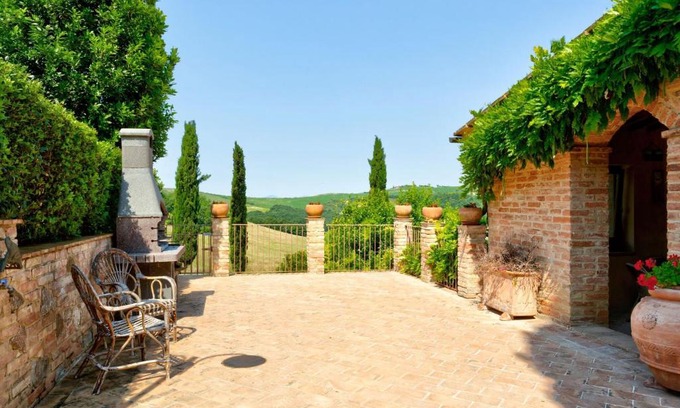 Vergelle Casa | Secluded Farmhouse in Montalcino with Swimming Pool