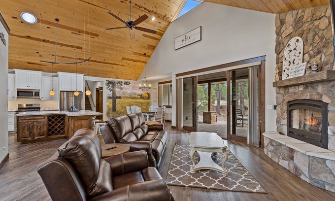 Flagstaff Cabina | Secluded Flagstaff Cabin Getaway and Guesthouse (Sleeps 20)