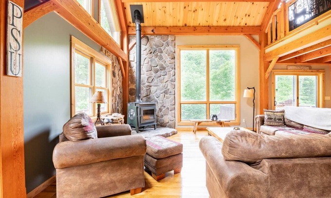 Frenchville Cabina | Secluded, fun, family-friendly, riverfront cabin surrounded by nature.