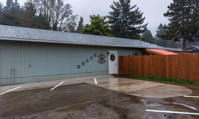 Vancouver Casa | Nueva gema aislada 3bd / 2Bth con bañera de hidromasaje, aire acondicionado y auto check-in
