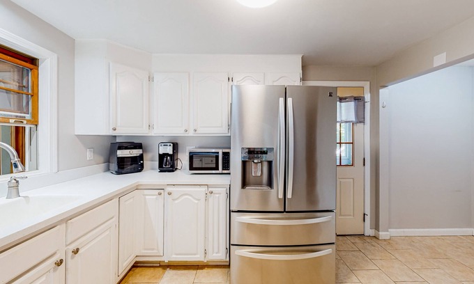 Harpswell Casa | Secluded getaway on the sound with high-speed WiFi, deck & full kitchen