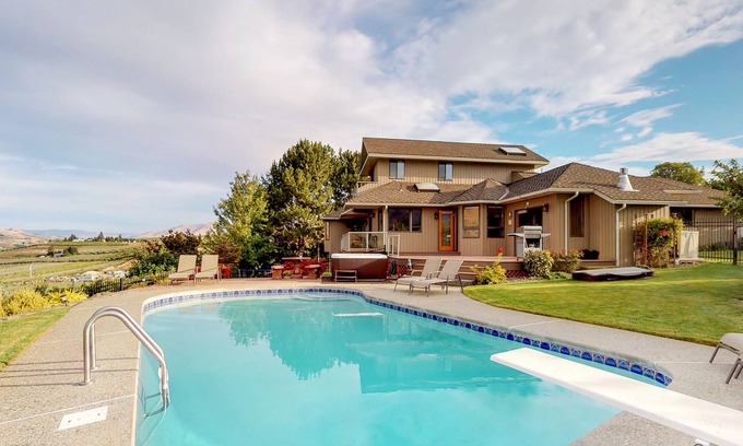 Manson Casa | Casa aislada con vista al lago, bañera de hidromasaje, piscina de temporada y amplio patio