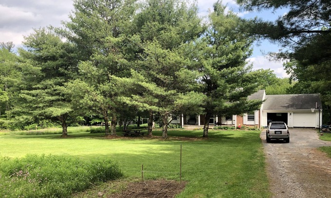 Norfolk Casa | Secluded Great family house, dogs welcome, nigerian dwarf goats