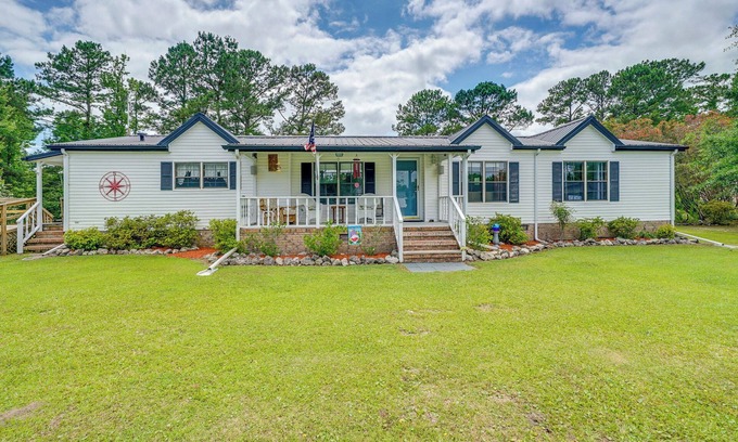 Hampstead Casa | Secluded Hampstead Vacation Rental with Deck!