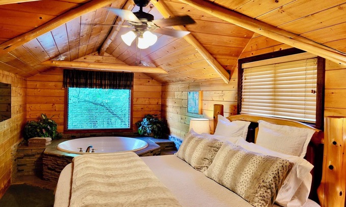 Eureka Springs Cabina | Cabina de lujo con terraza envolvente y vistas a la montaña