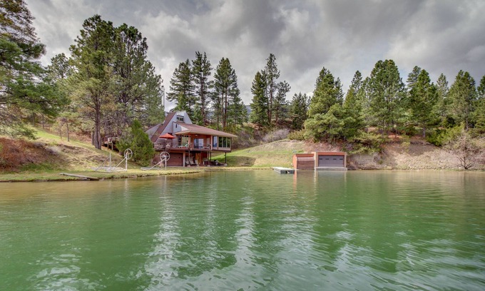 Wolf Creek Cabina | Secluded Holter Lake Vacation Rental w/ Deck!