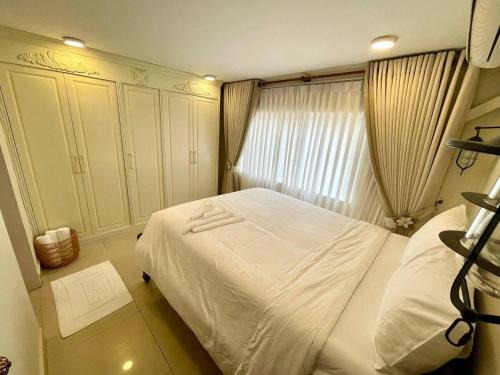 Khsach Kandal Casa | Secluded home on the Mekong river with Phnom Penh views