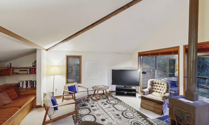 Otis Casa | ¡NUEVO LISTADO! Casa aislada con vistas a las copas de los árboles y balcón - cerca de la playa / Cascade Head