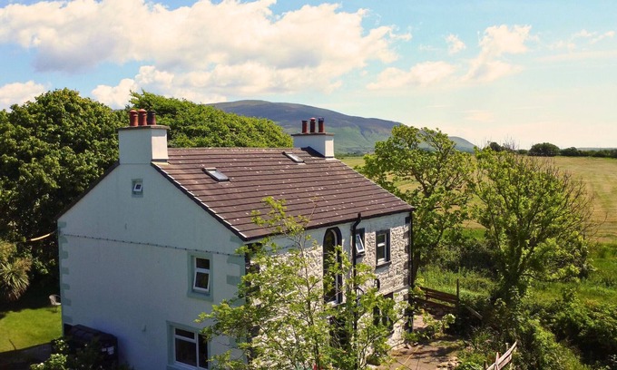 Millom Otro | Secluded Hot Tub, Pool, Escape