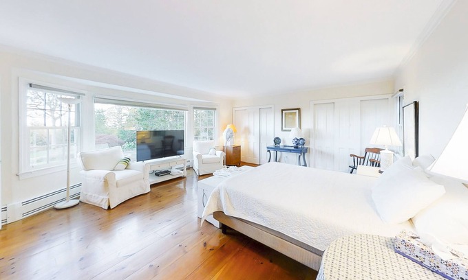 South Bristol Casa | Secluded House on South Bristol's Highest Point w/ Water Views