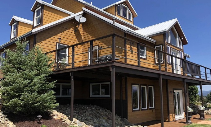 Granite County Casa | Secluded house with beautiful view of Lake