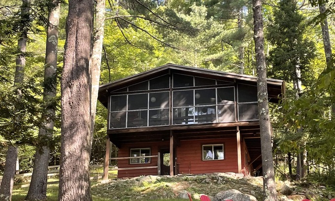 Keene Casa | Secluded house with enclosed dog yard on 200 acre family estate