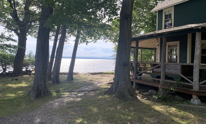 South Hero Casa | Aislado Lago Champlain Hogar en 1200 'de frente