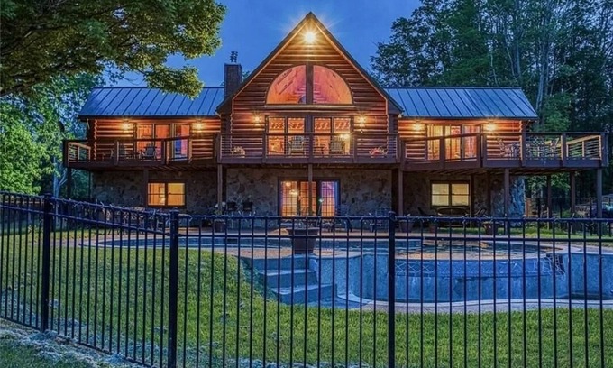 Westfield Casa | Secluded Lake front log cabin home in Chautauqua County