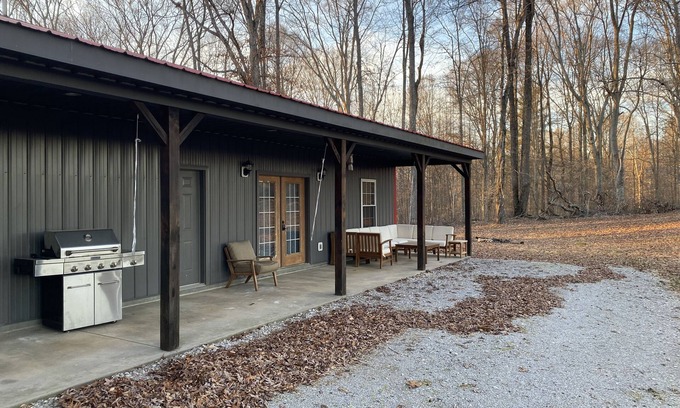 Albany Casa | Secluded Lake House Barndo!