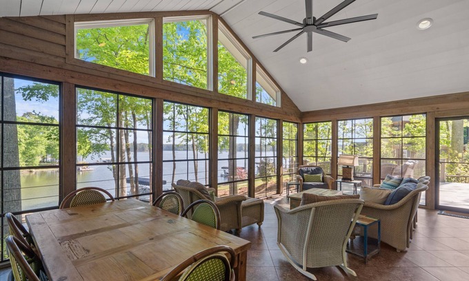 Lake Oconee Casa | Secluded Lake Oconee 4 Bed/4 BA lakefront home w/ Private dock, 10 Min to Publix