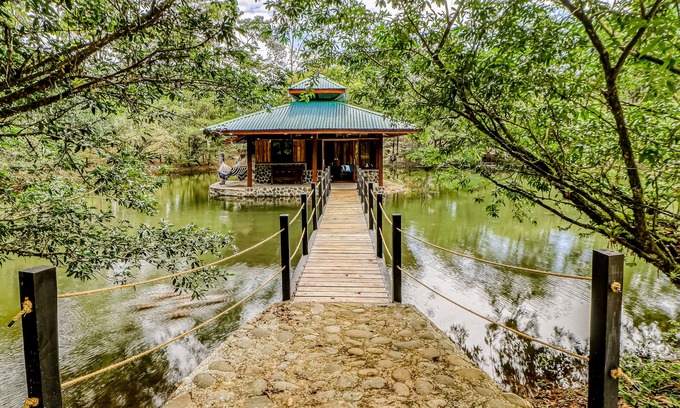 Peñas Blancas Cabina | Secluded Lakefront Home w/Free WiFi, Water Views, Hammocks, Cable, & more!