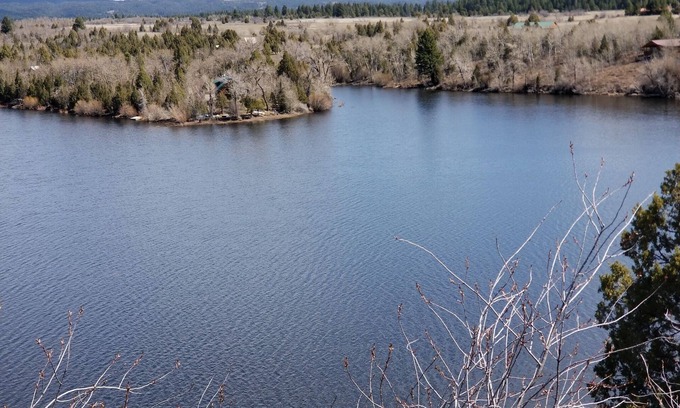 Ashton Cabina | Cabaña aislada frente al lago: paraíso de pesca y vida silvestre