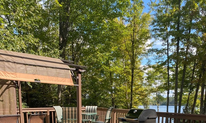 Florence Casa | Secluded lakefront property, sand beach, water slide, kayaks, and paddleboards!