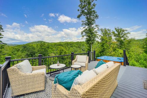 Lenoir Apartamento | Secluded Lenoir Tiny Home with Private Hot Tub!