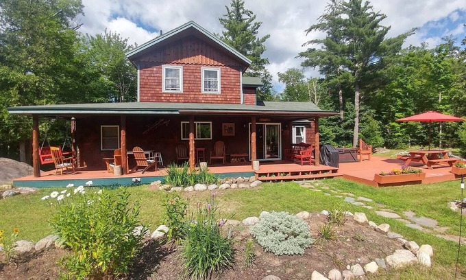Wilmington Casa | Refugio aislado cerca de Whiteface Mountain y Adirondack Wildlife Refuge con jacuzzi