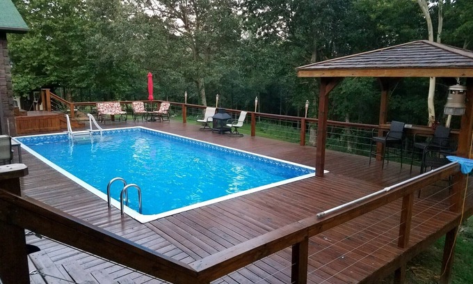 Brookport Cabina | SECLUDED, LOG CABIN, CONNECTED TO SHAWNEE NATIONAL FORREST!